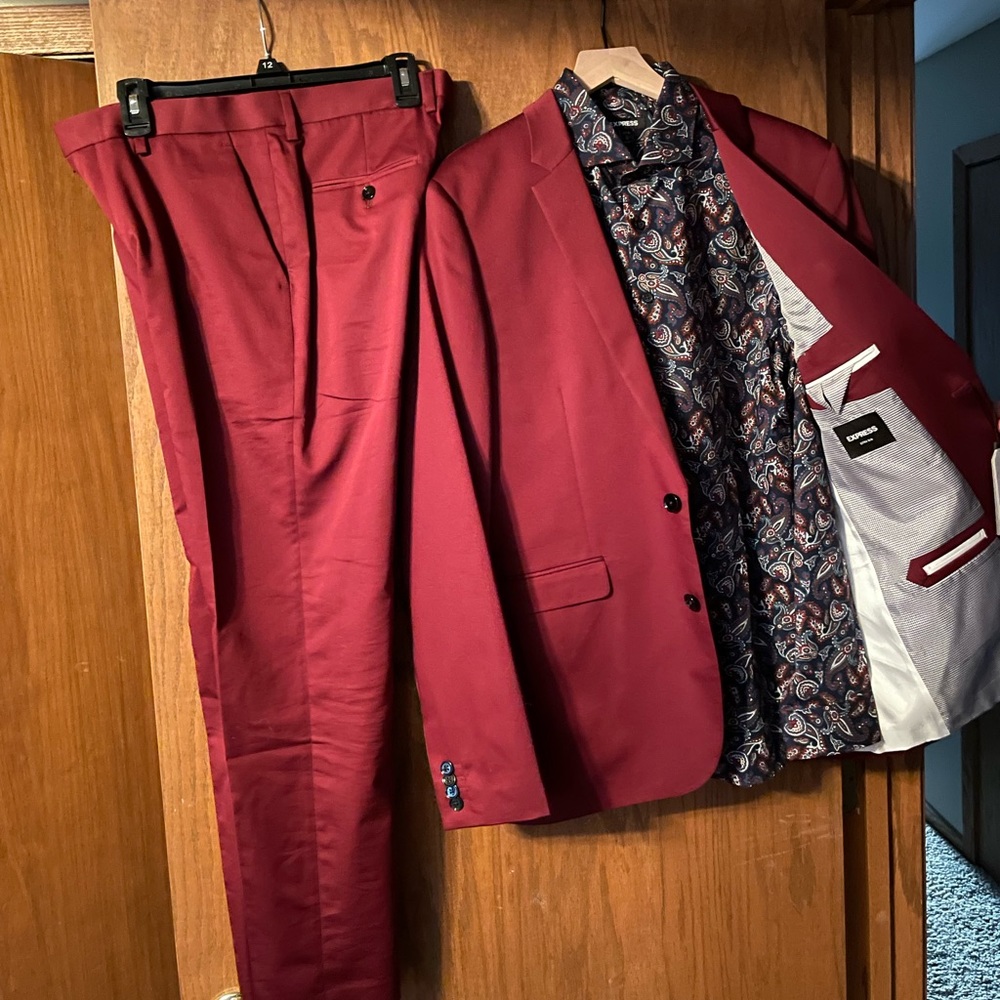 Men’s Express Suit *WITH Under Shirt*